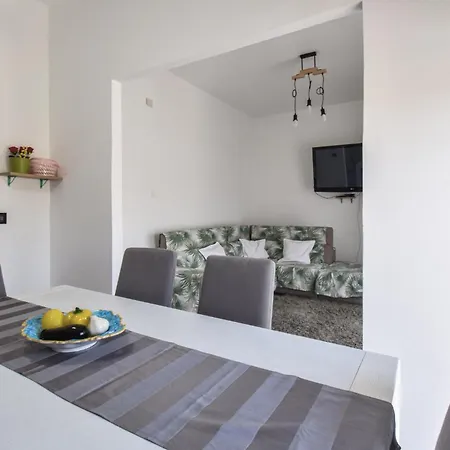 Nice Apartment In Mondragone With Wifi 蒙德拉戈内